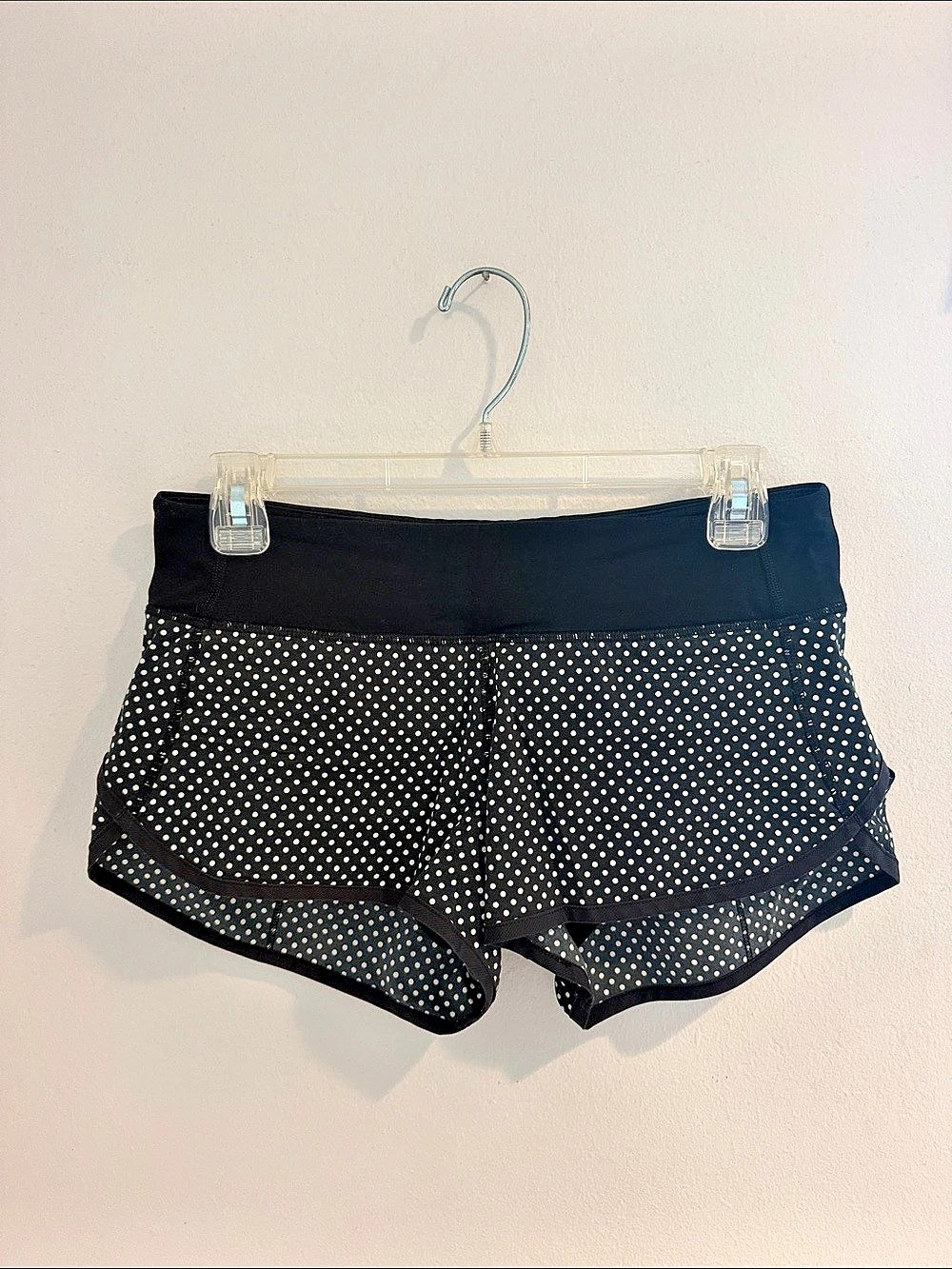 Lululemon Black & White Polka Dot Speed Up Shorts 2.5” inseam
